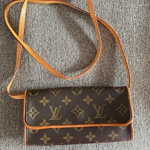 Vintage Louis Vuitton shoulder bag or clutch - envelope